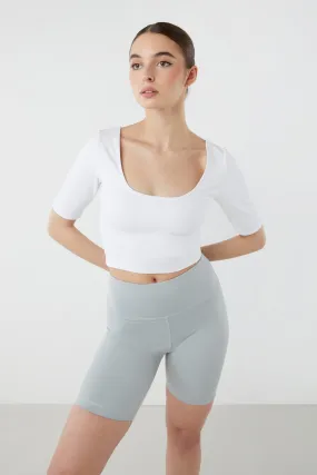 CROPPED SCOOP NECK TEE