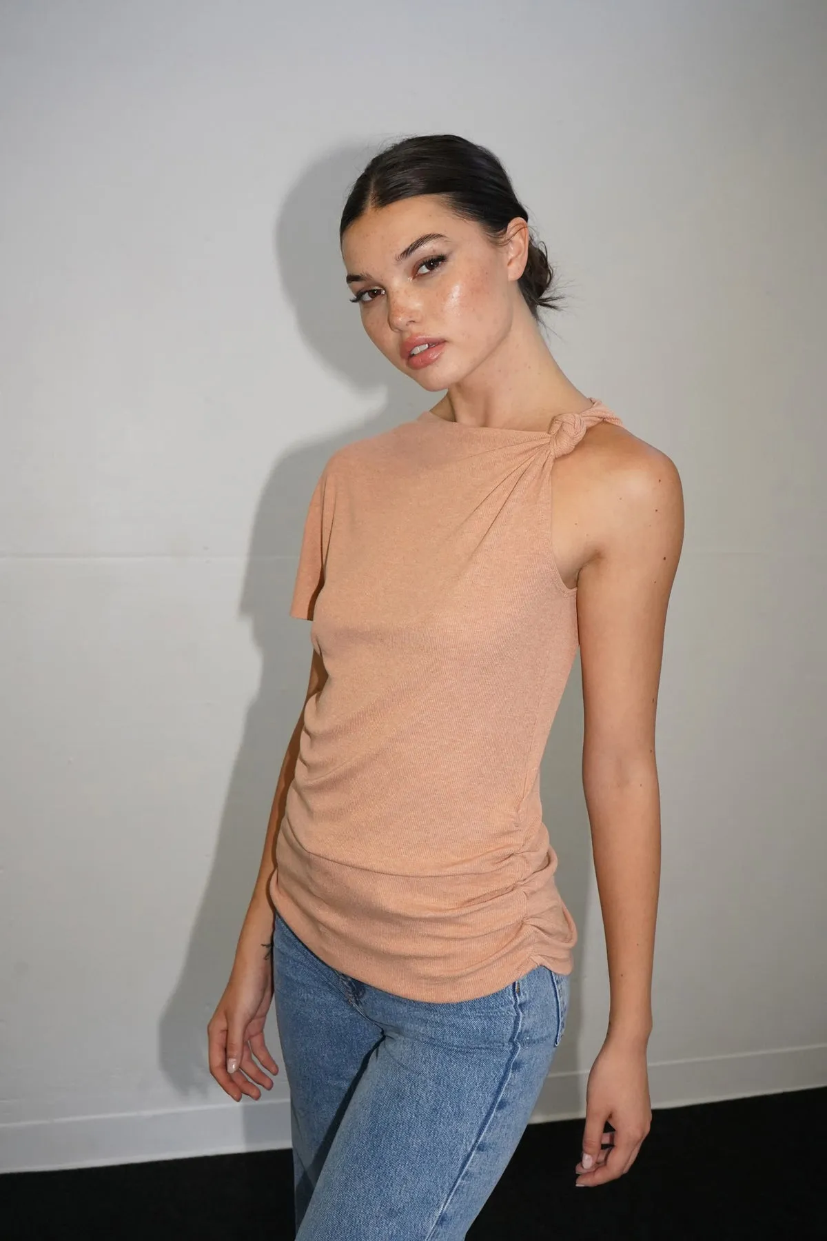 Sarai Twist Shoulder Rib Top - Heather Blush